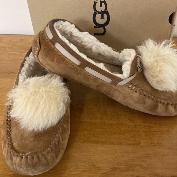 Ugg Dakota Pom Pom Moccasins Chestnut 10M - Picture 7 of 9